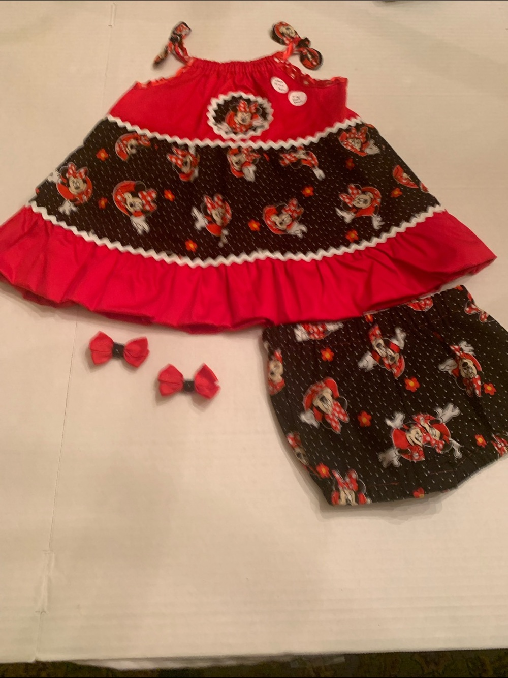 New handmade made Red & Black Minnie Mouse Two-Piece Outfit & Bows 18 months